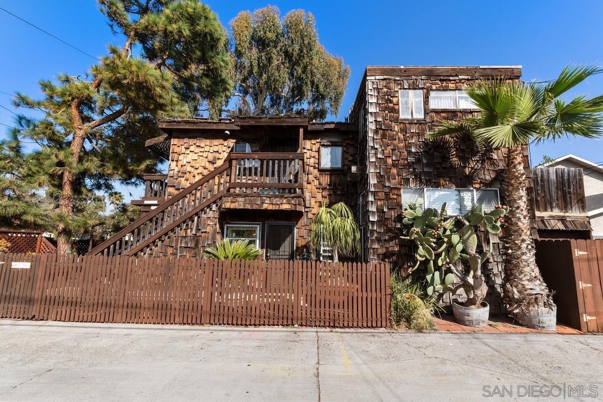 4273,4275 Dawes Street