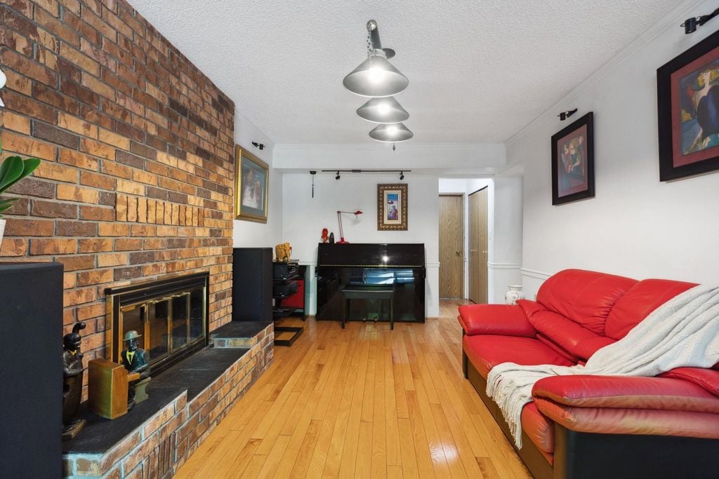 5195 Sapphire Pl