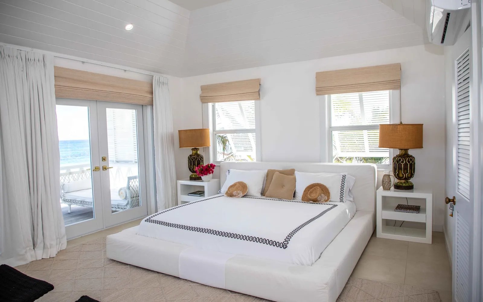 Beautiful Harbour Island Beachfront Villa