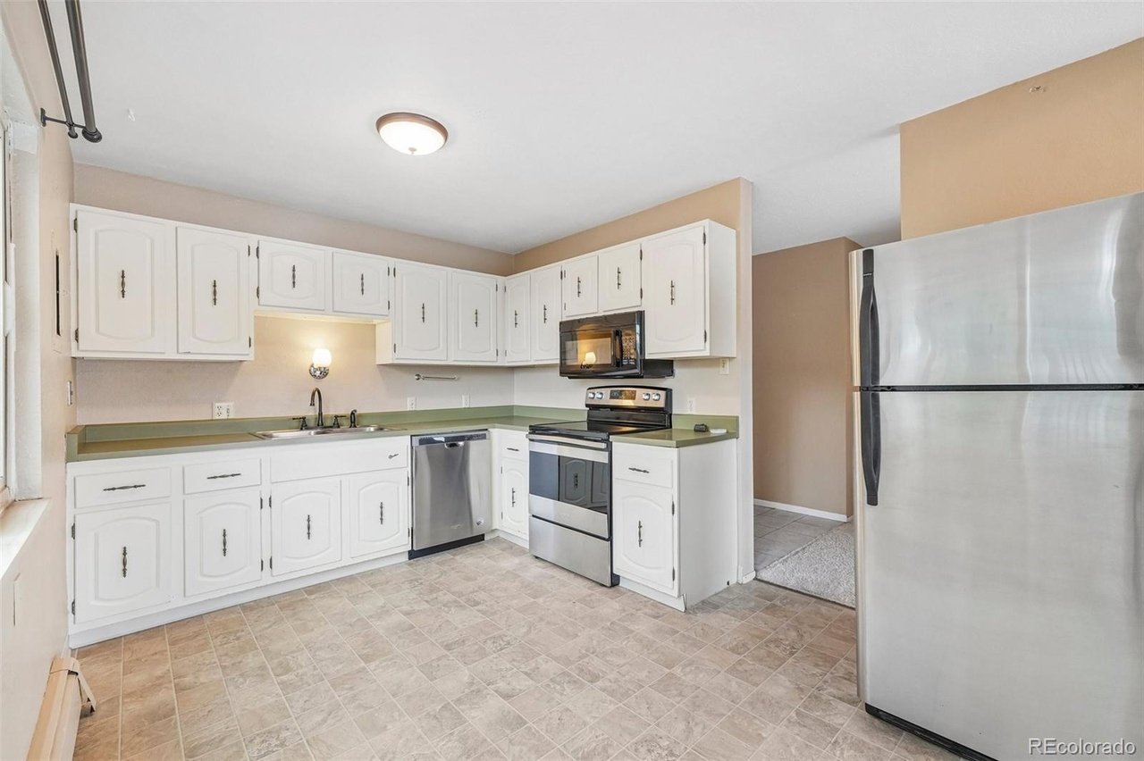 Lake Woodmoor Investor Special – Rare 1-Bed Lakeside Townhome with Huge Upside