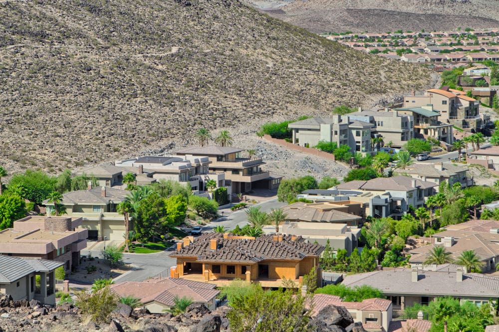 MacDonald Highlands Has A High Level Of Walkability For Families & Dog Owners