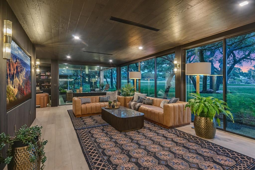 6204 Lost Horizon Drive