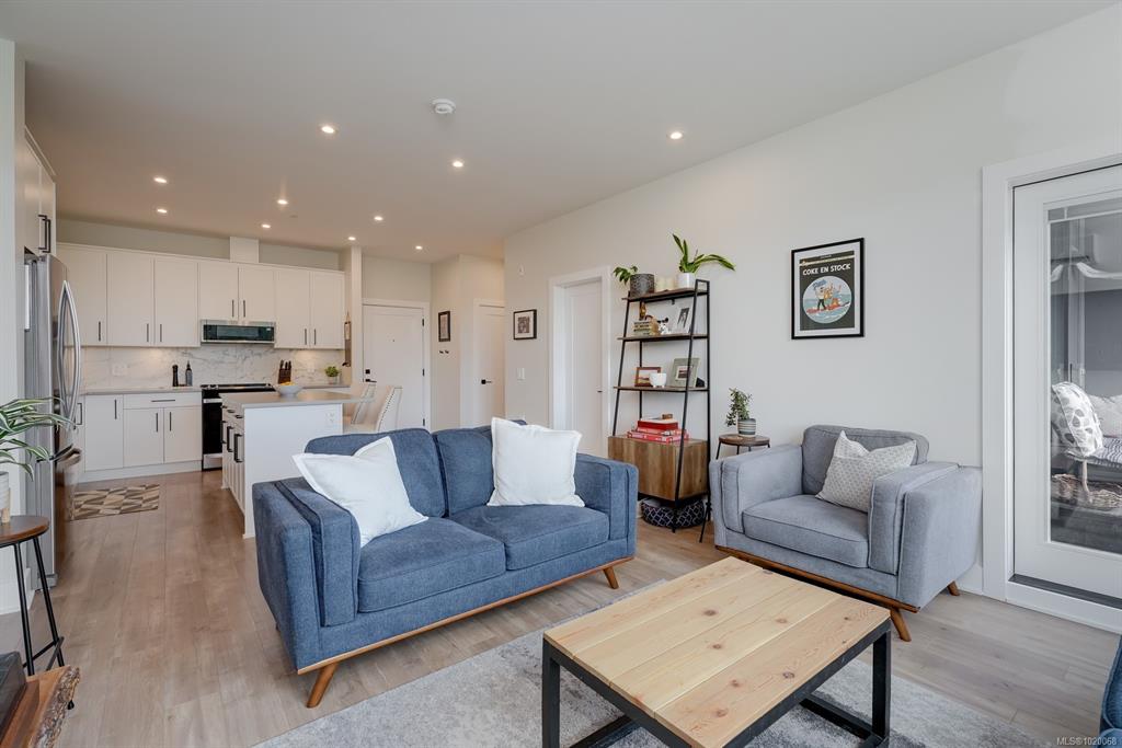 605 - 1361 Goldstream Ave