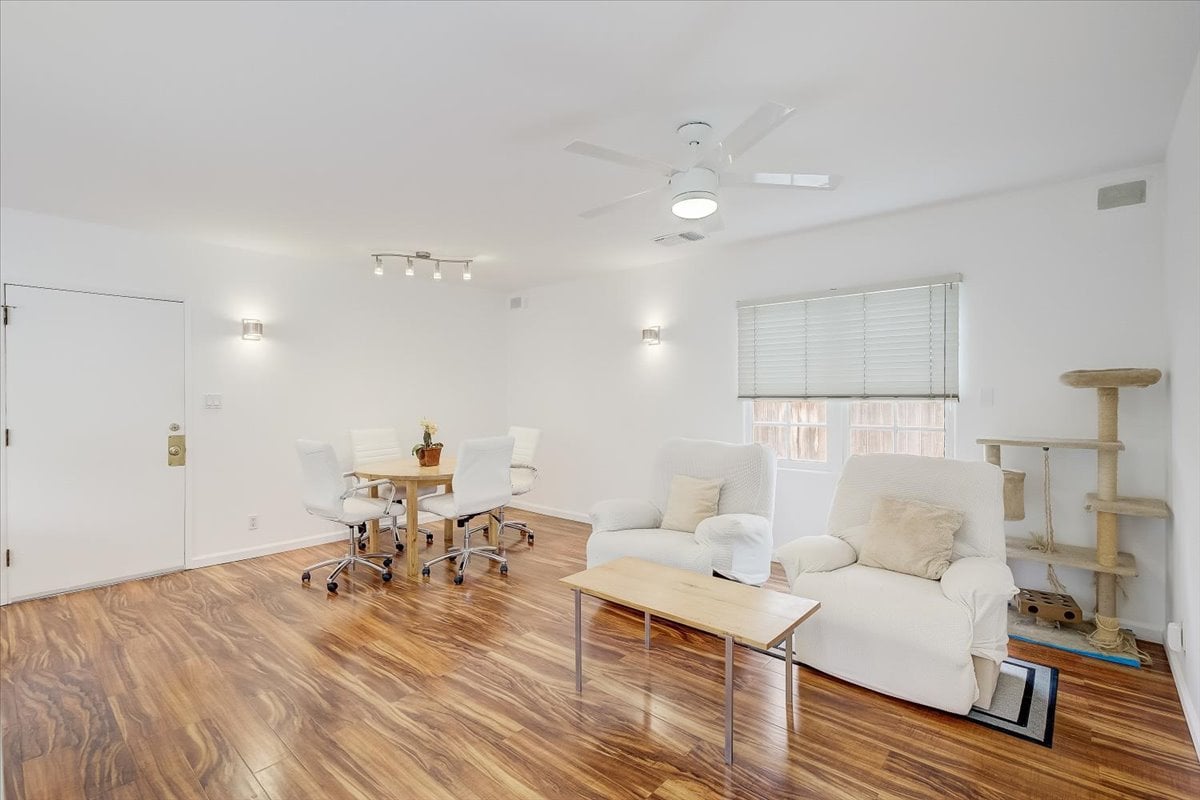 7906 Kittyhawk Ave
