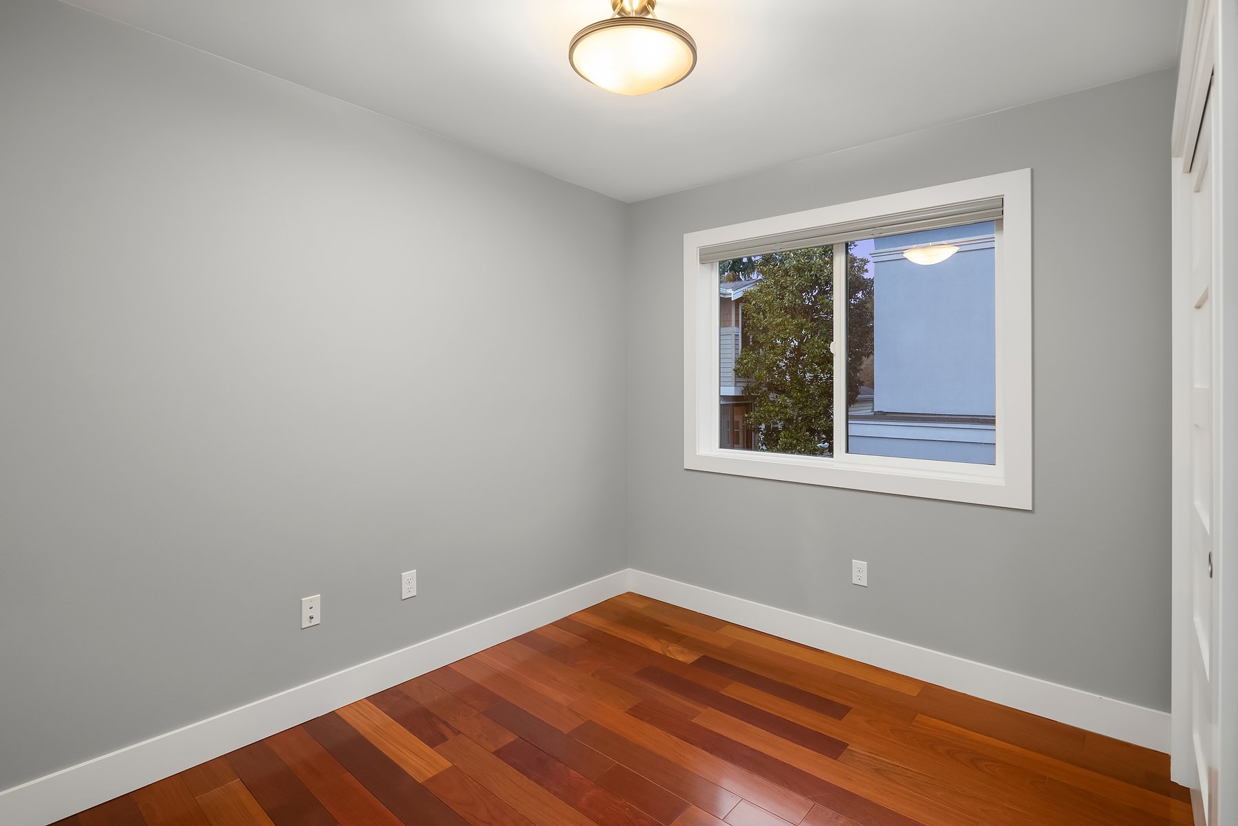 313 11th Ave W