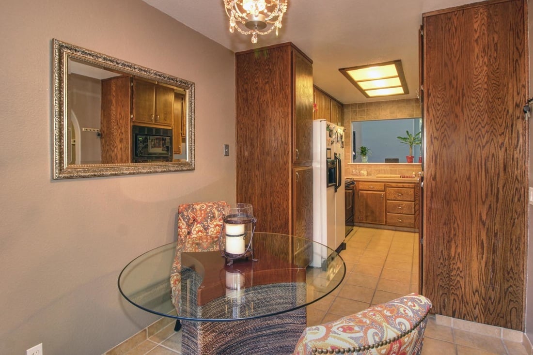 Gorgeous Condo in Popular Exeter Square!