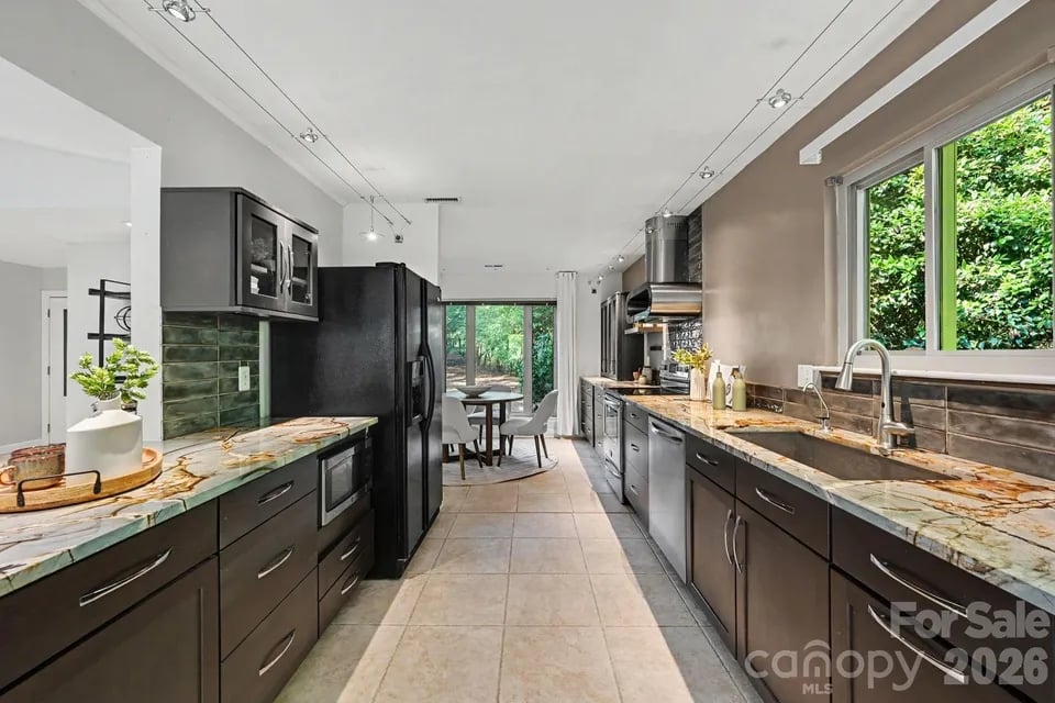 10006 Stoneleigh Lane