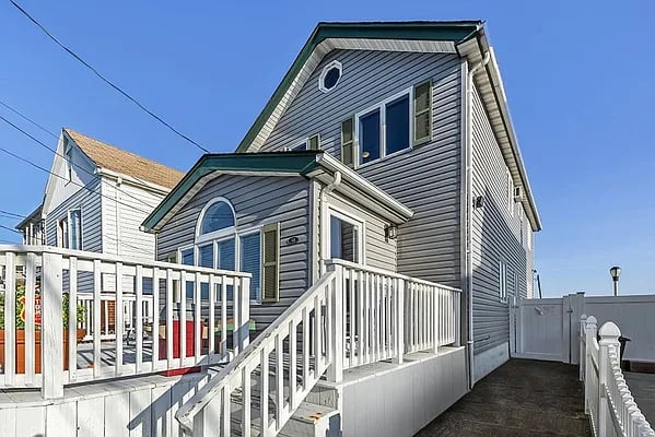 64 West 18th Road