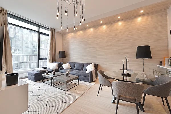 255 Hudson Street Unit: 8C