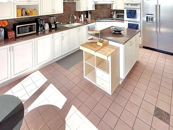 Bright & Breezy Santa Monica Condo Just Blocks from the Beach