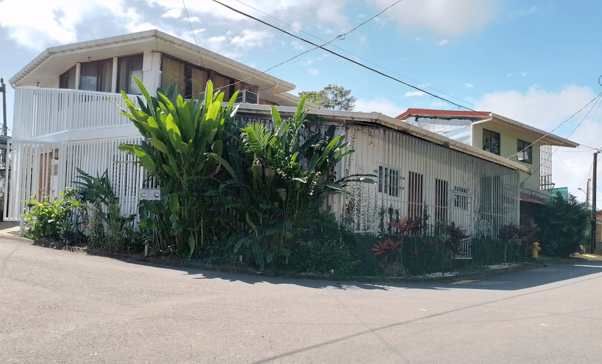 Charming 3-Unit Property: Income-Generating Investment for Sale in Manuel Antonio
