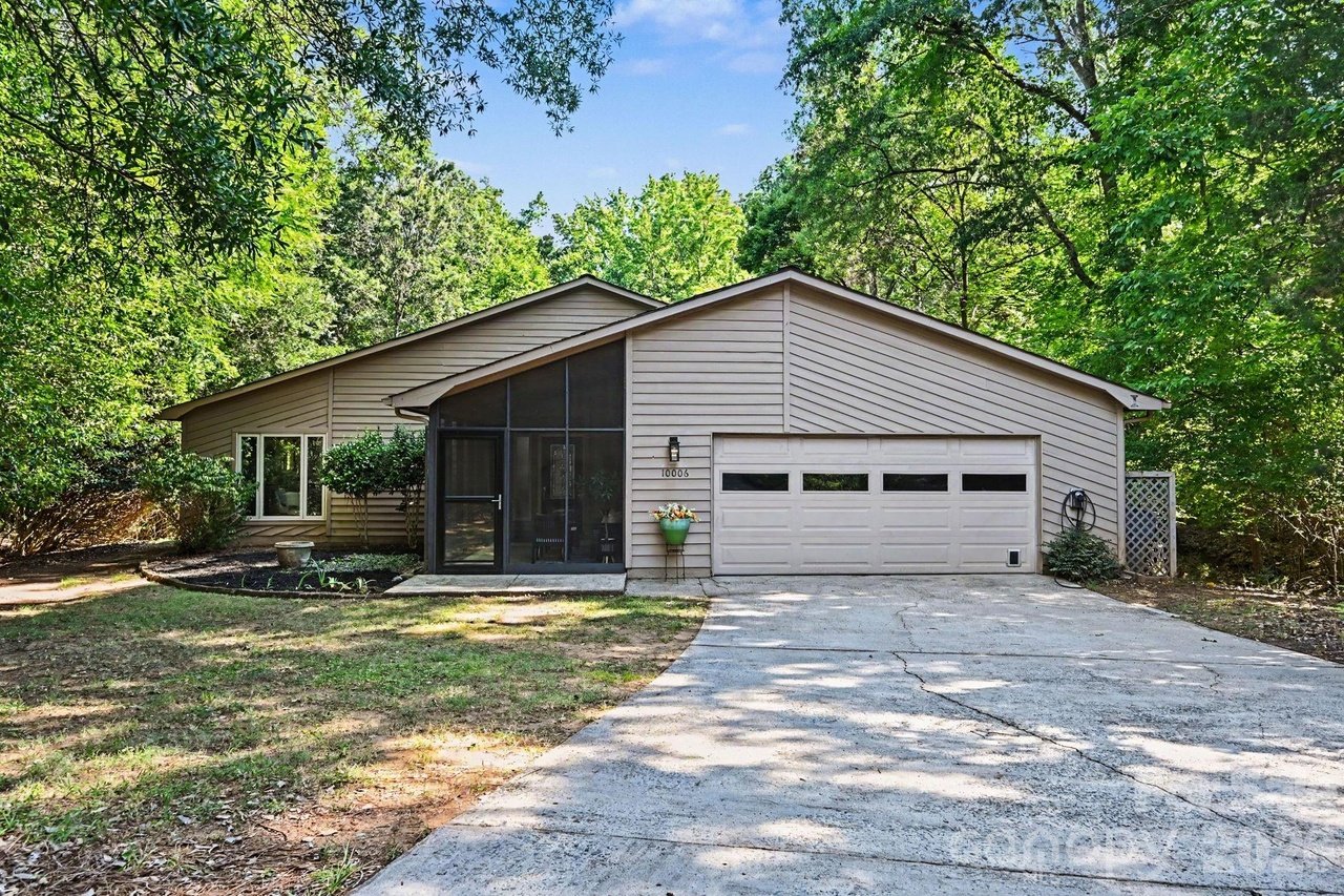 10006 Stoneleigh Lane