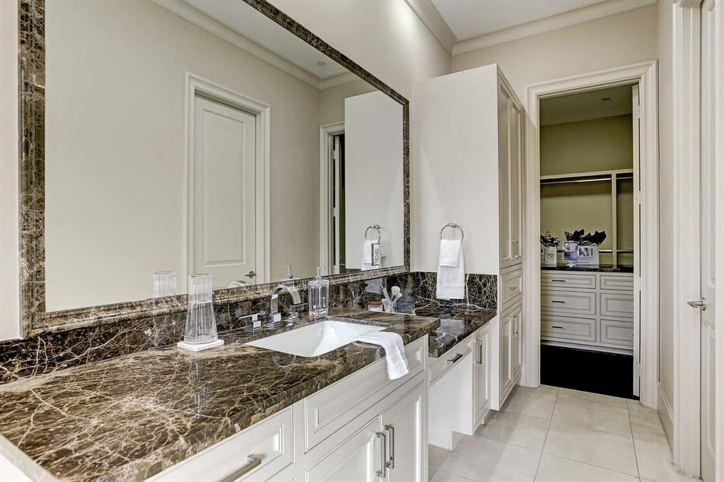 11313 Surrey Oaks Ln