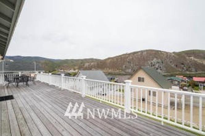 225 W Entiat Dr