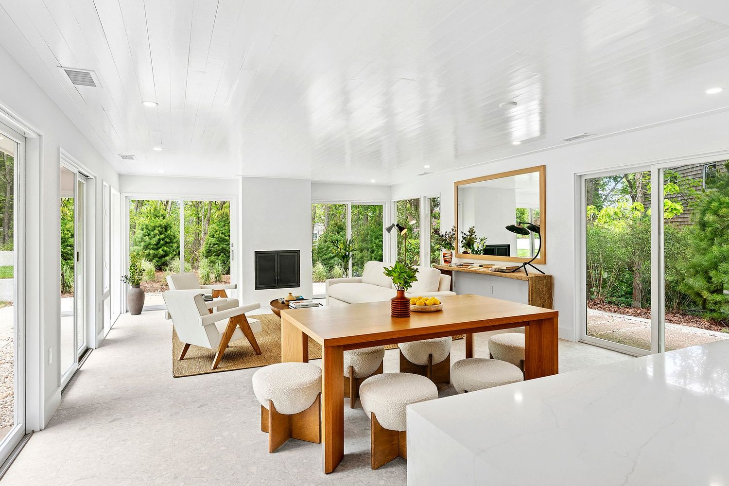 Whitecrest: Mid-Century Modern, Gut-Renovated and Gorgeous