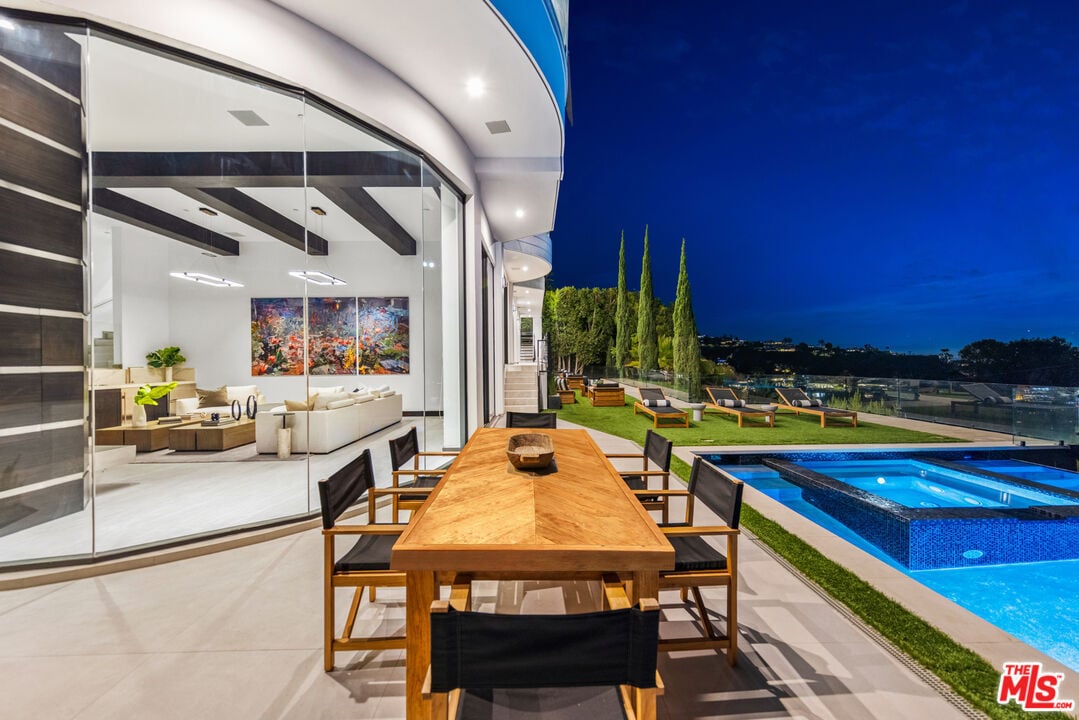 9374 Beverly Crest Dr