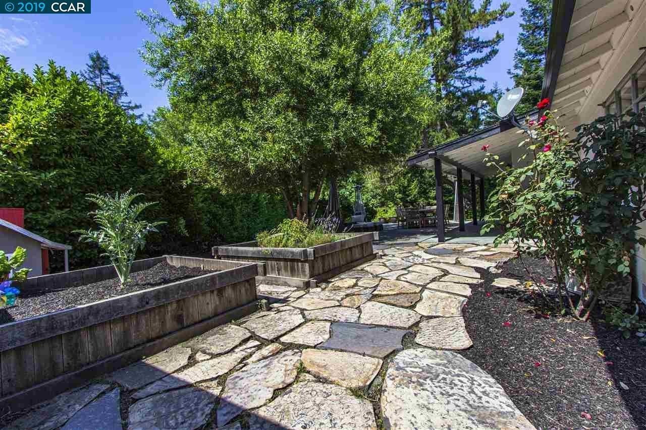 1061 Glen Ct