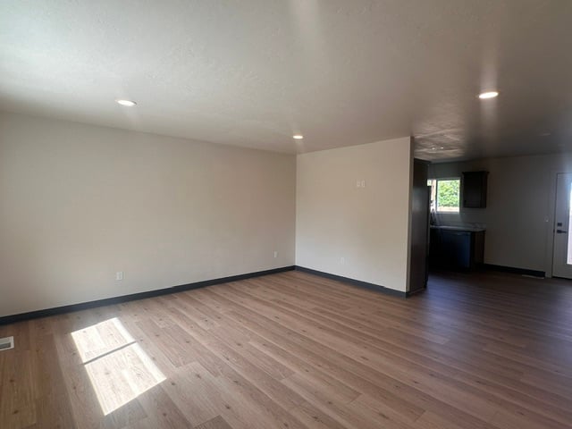823 W Galloway Ave