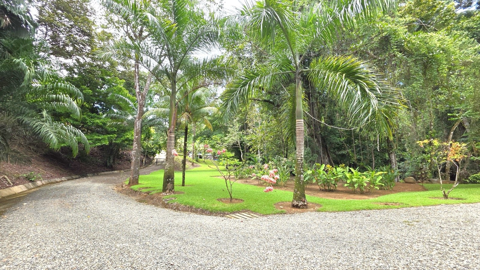 Refreshing Riverfront Retreat in Ojochal