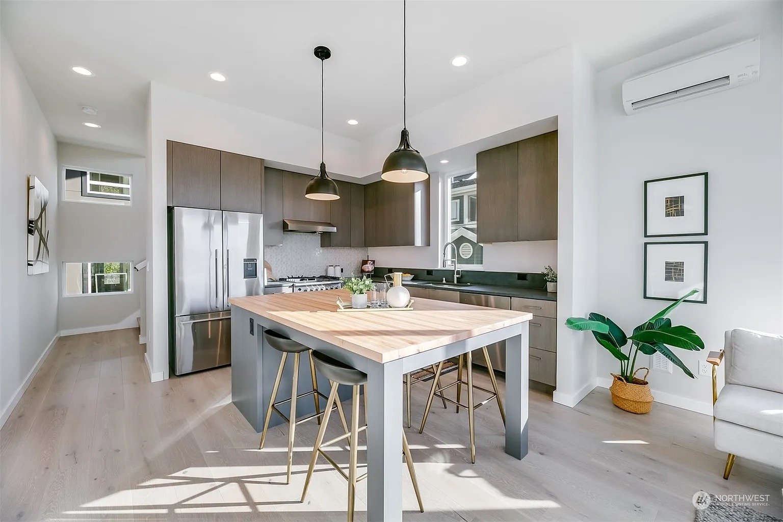 1963 A 12th Ave W