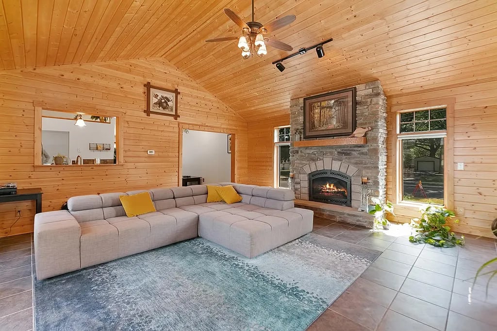 96 Maple Ln