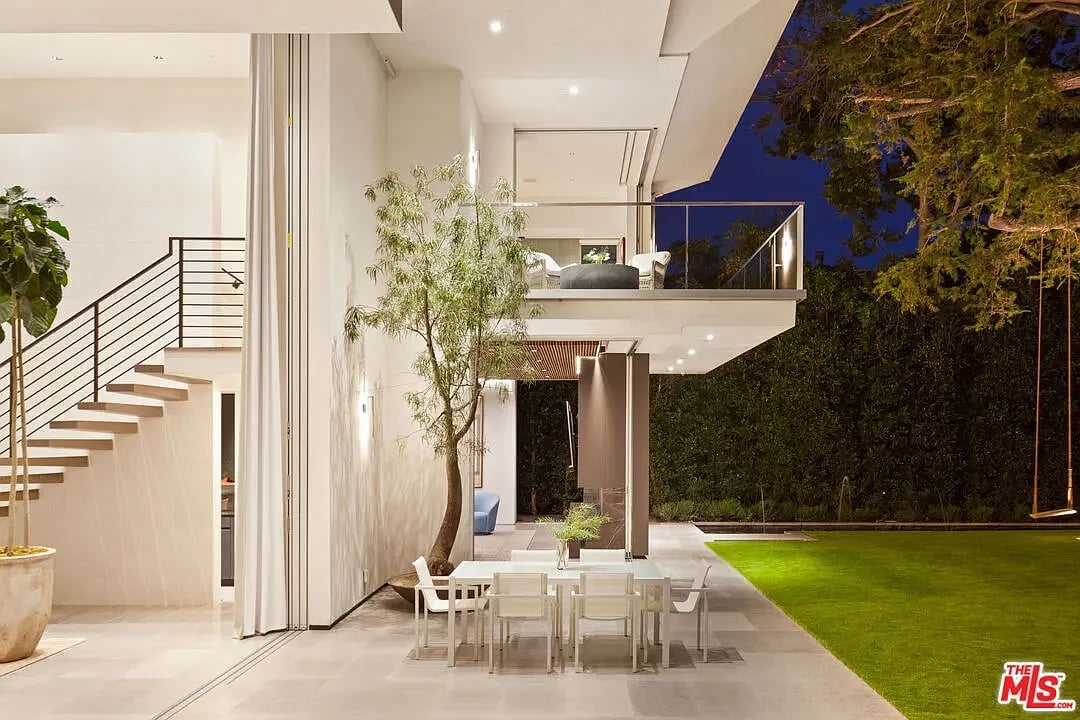 835 San Vicente Blvd