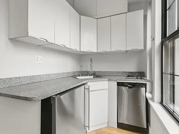 6 E 74th St