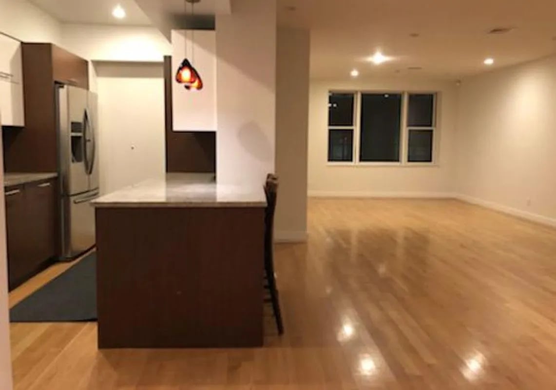 531 West 49th Street Unit: 5