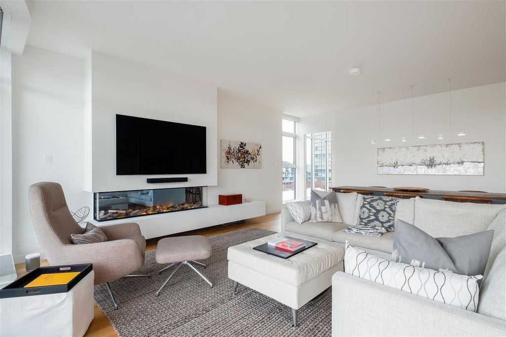 602 W 8th Ave, #1555