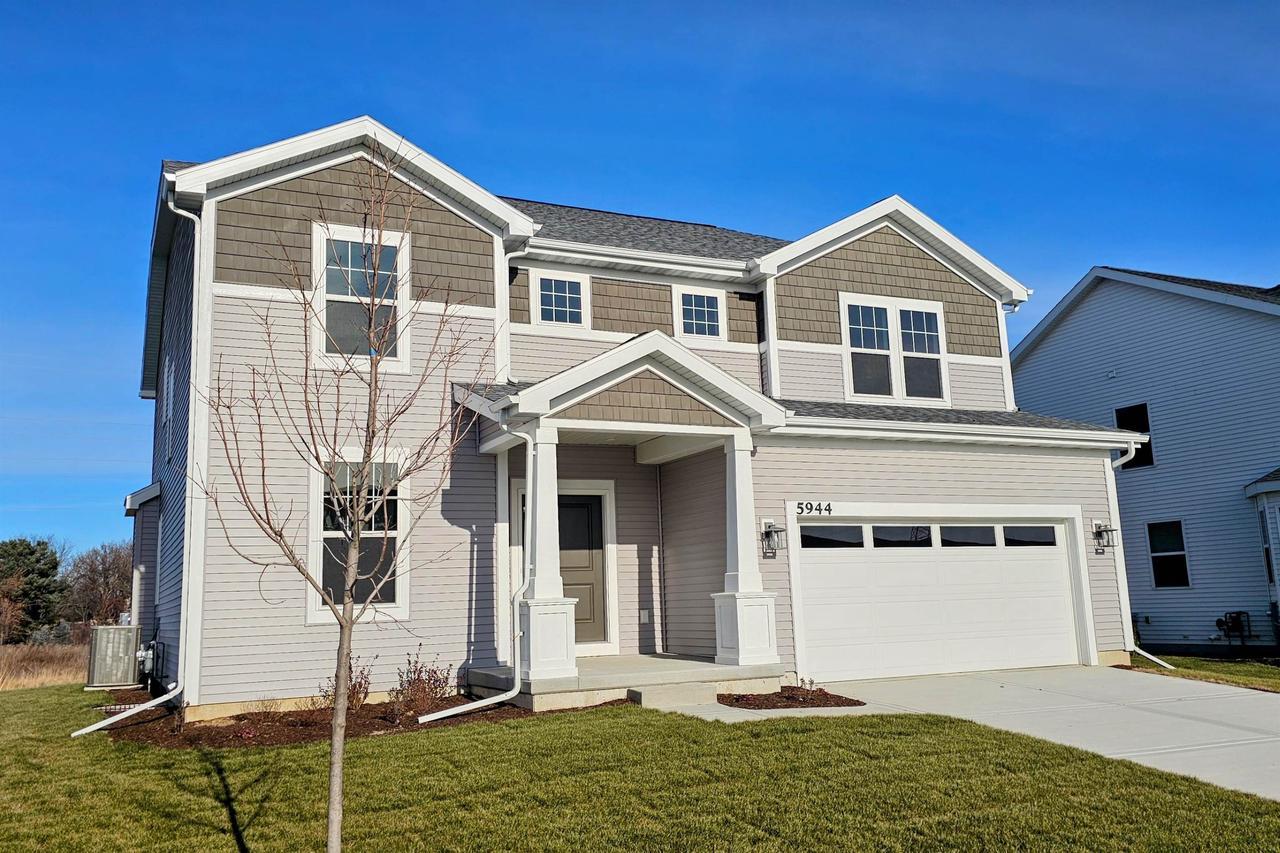5944 Astor Dr