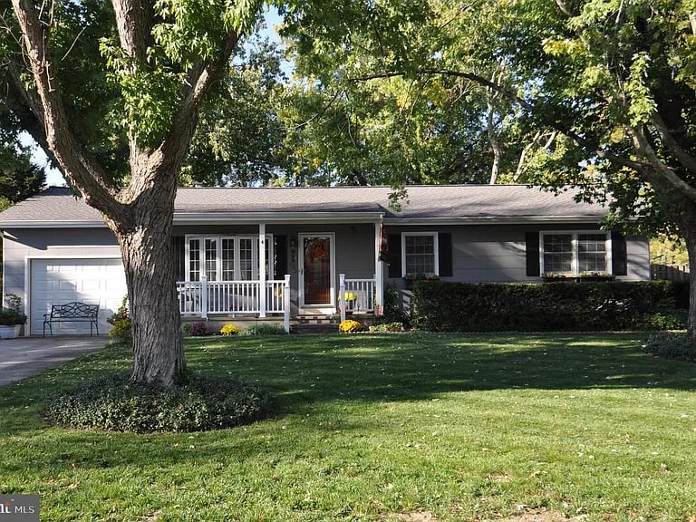 4 Hanover Dr