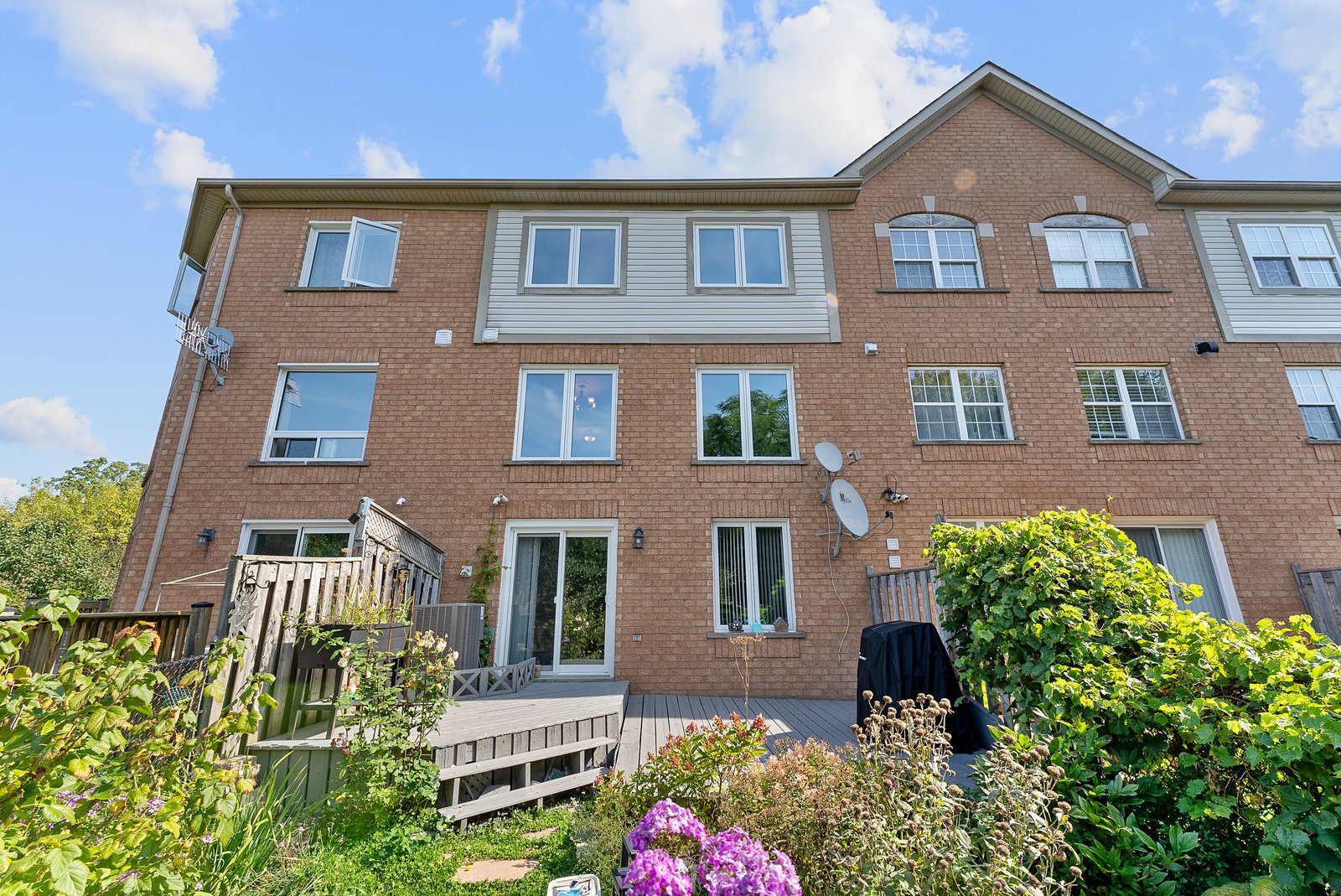24 Hawtin Lane