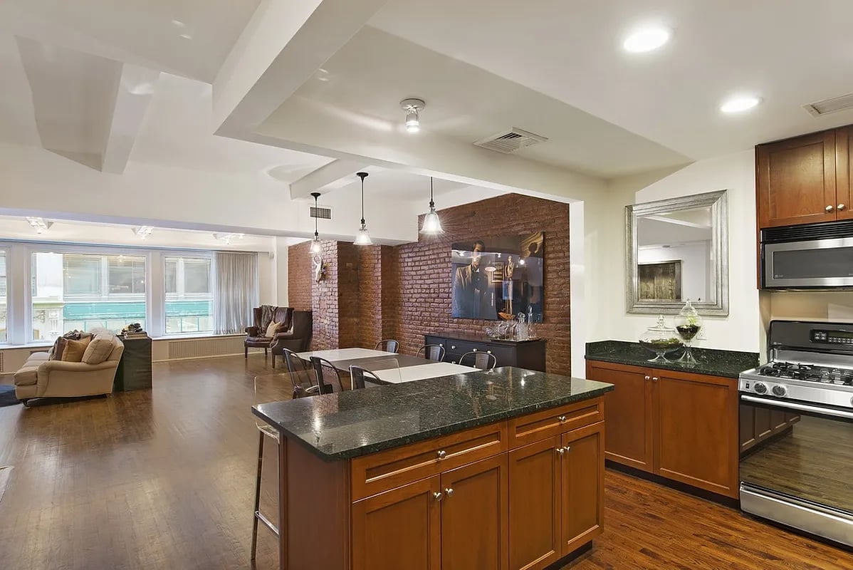 15 W 17th St #2