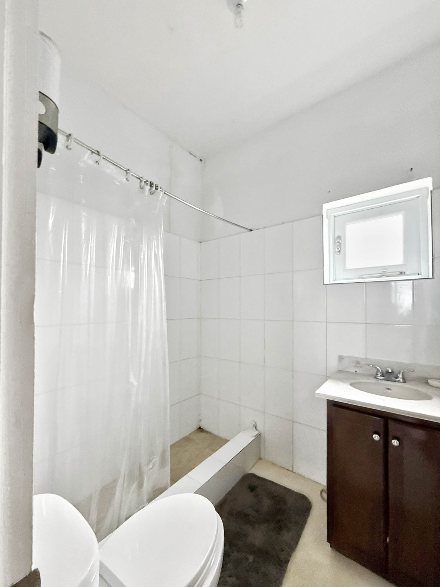 950 Luck Hill Studio Apartment