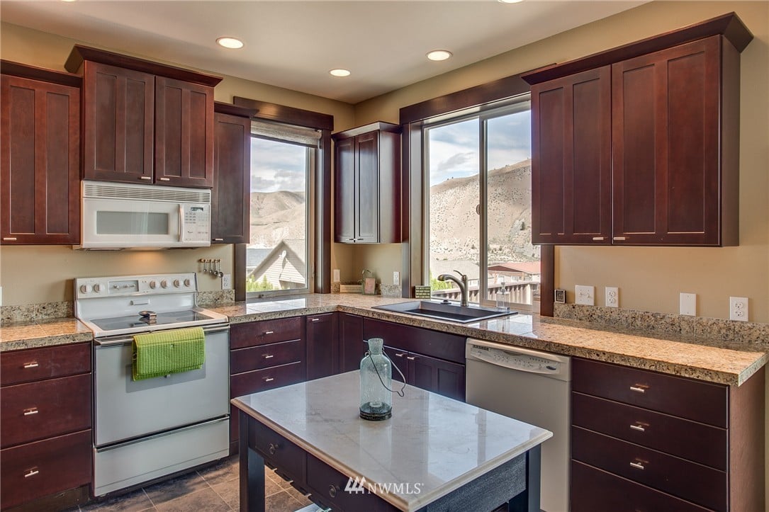 125 W Emerson Dr