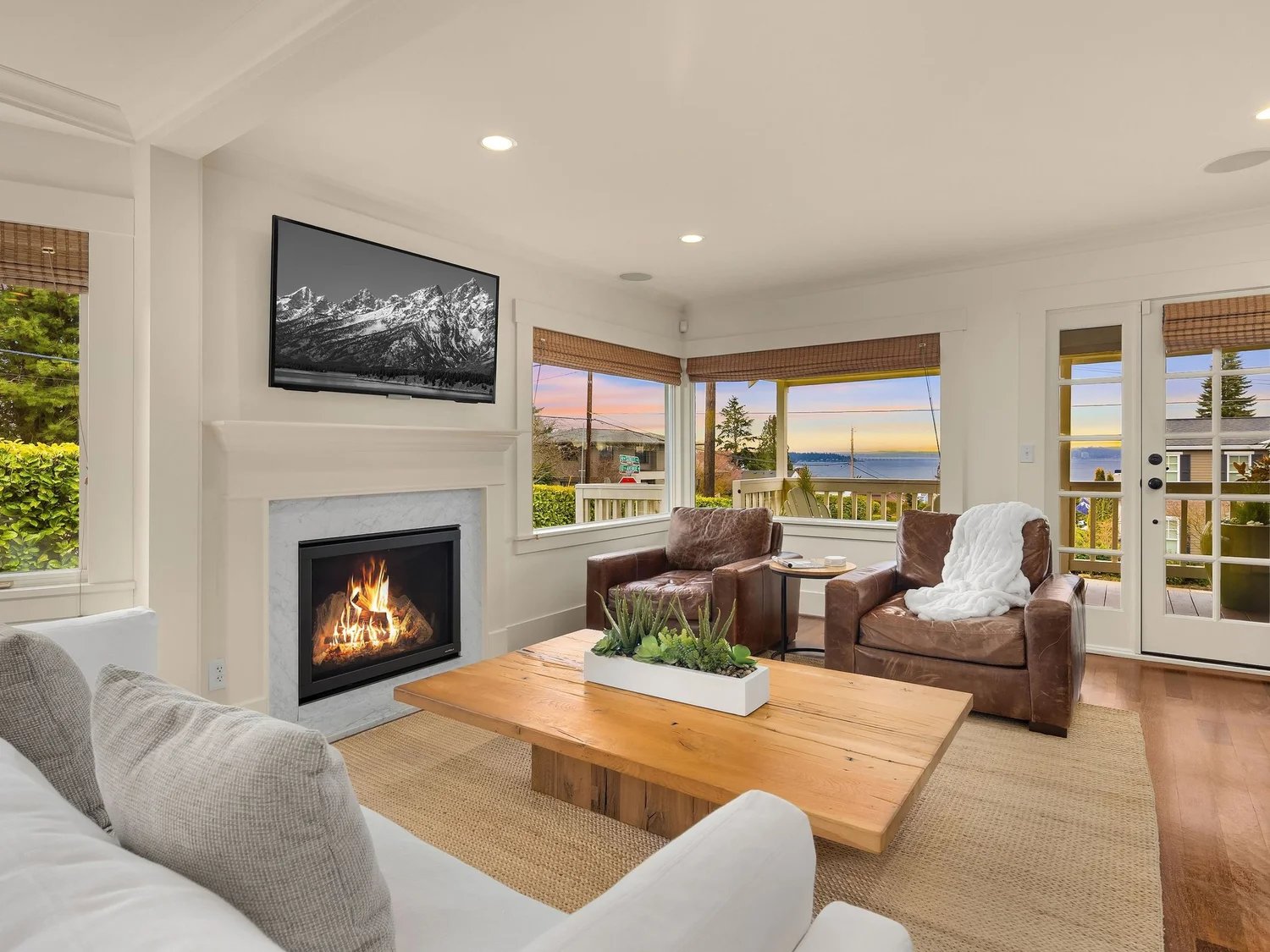 402 10th Ave W