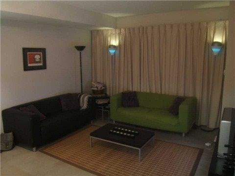 350 Wellington Street W M22