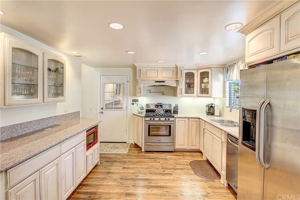 1266 Versailles Cir