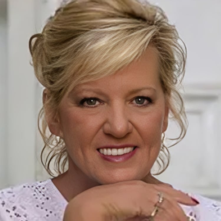 Yvonne Crews Pulaski, TN Real Estate Agent Headshot