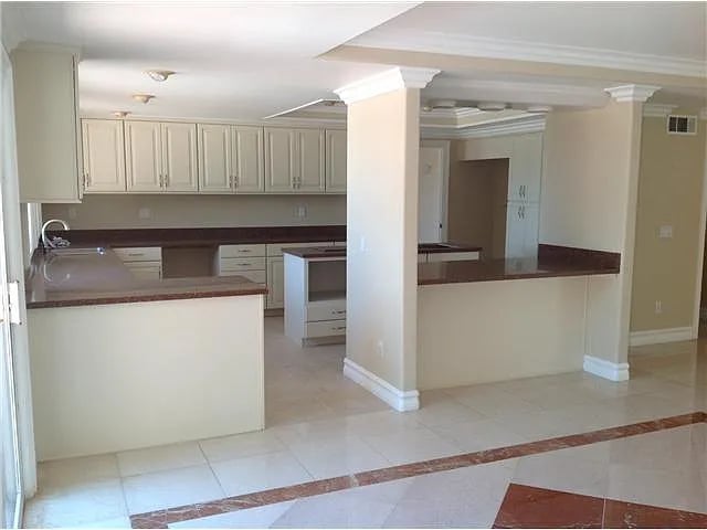 5461 Pacifica Dr