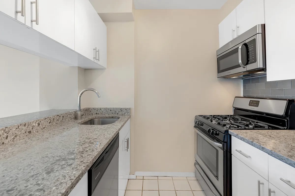 215 W 95th St APT 16D