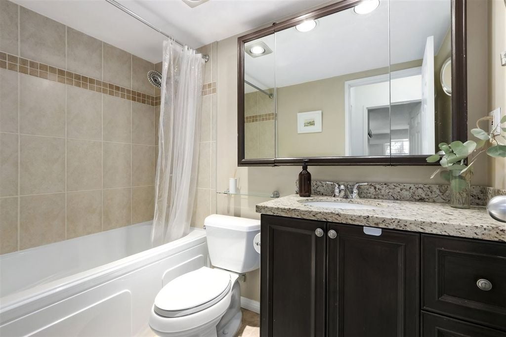 2255 York Ave, #109