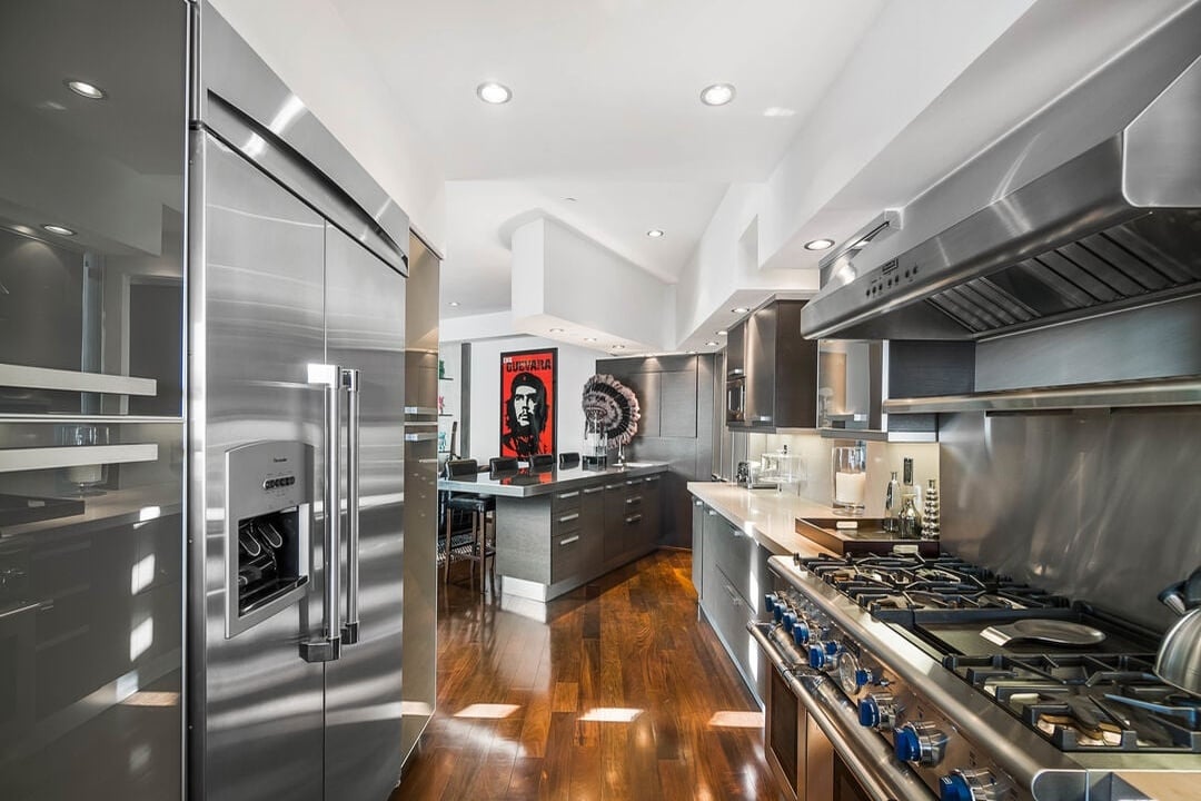 Luminor Crest, Viewmont Dr, 90069