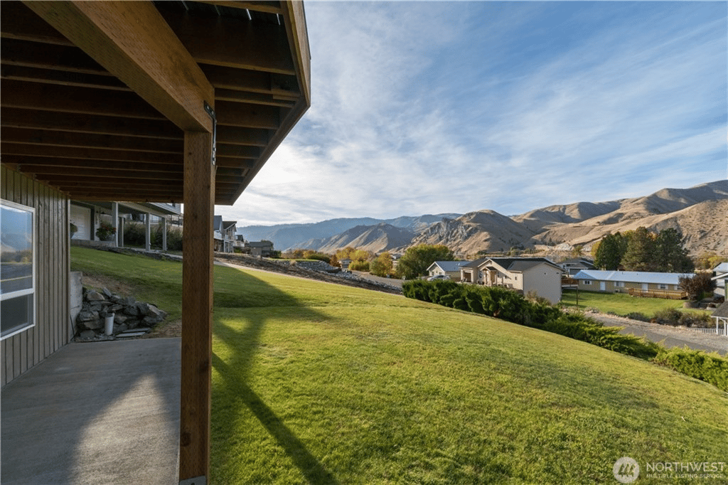 270 W Beach Dr