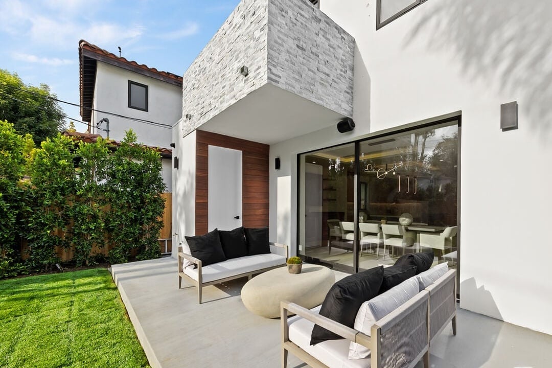 Castle Heights Pl, 90034