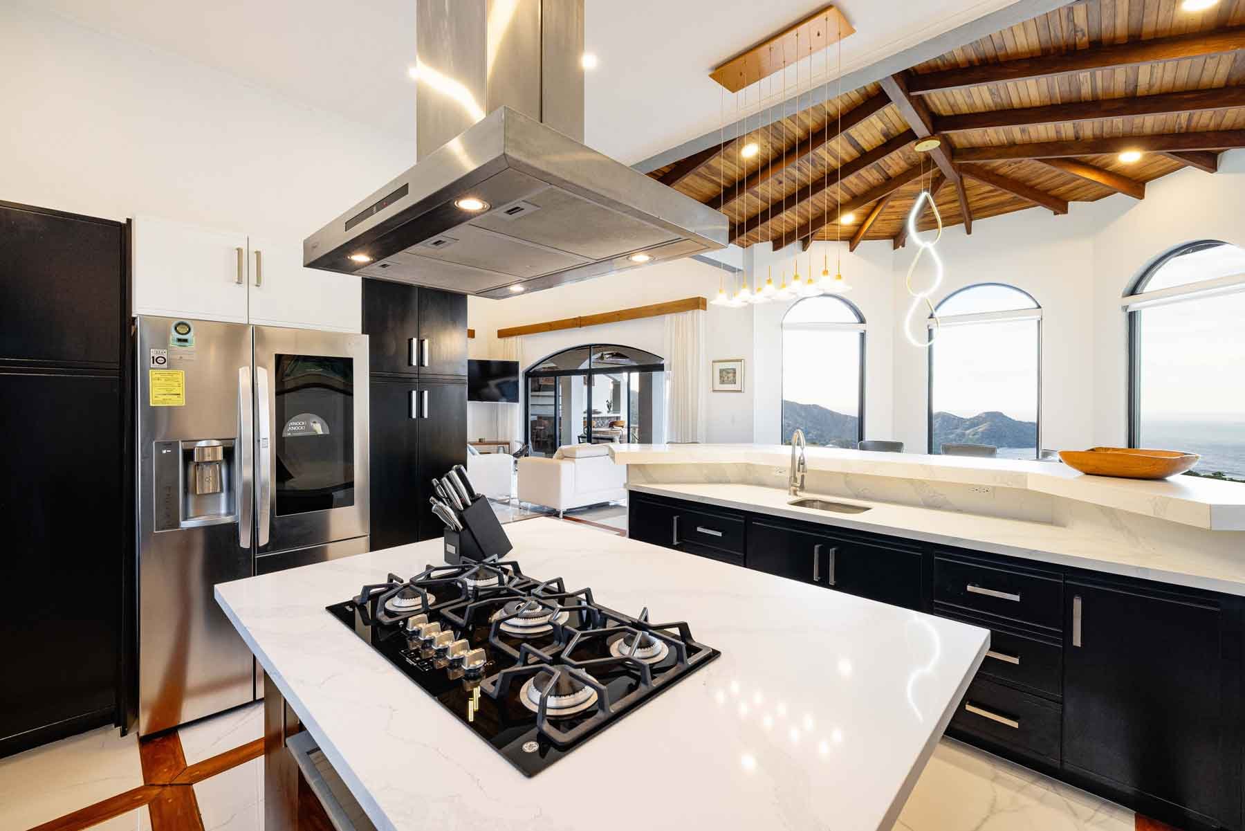 Casa Vista de Paraíso | Panoramic Ocean & Volcano Views in Exclusive Lomas del Mar