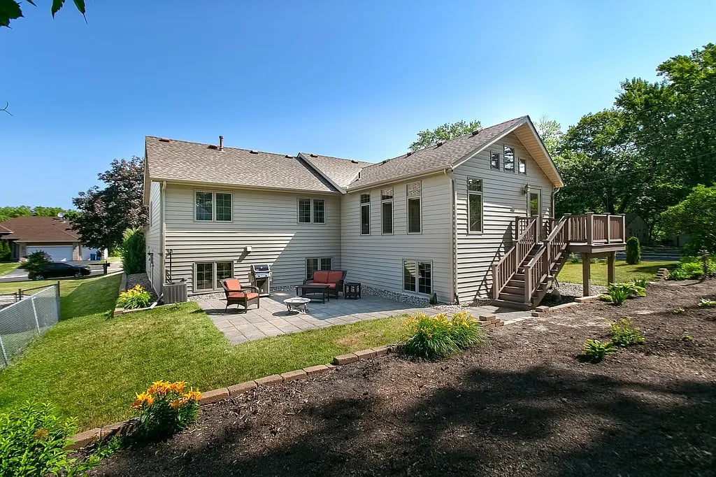 96 Maple Ln