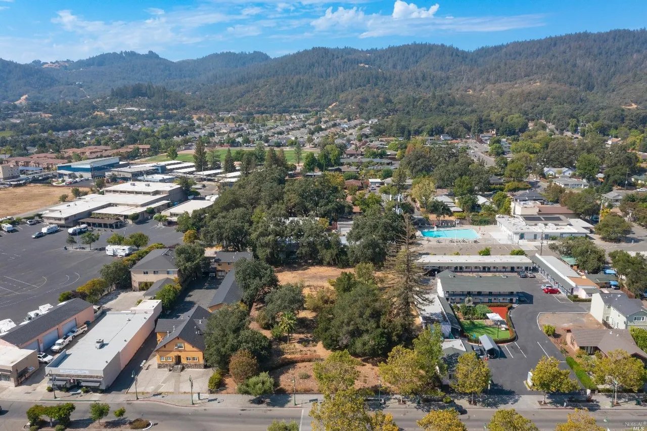 205 S Cloverdale Blvd