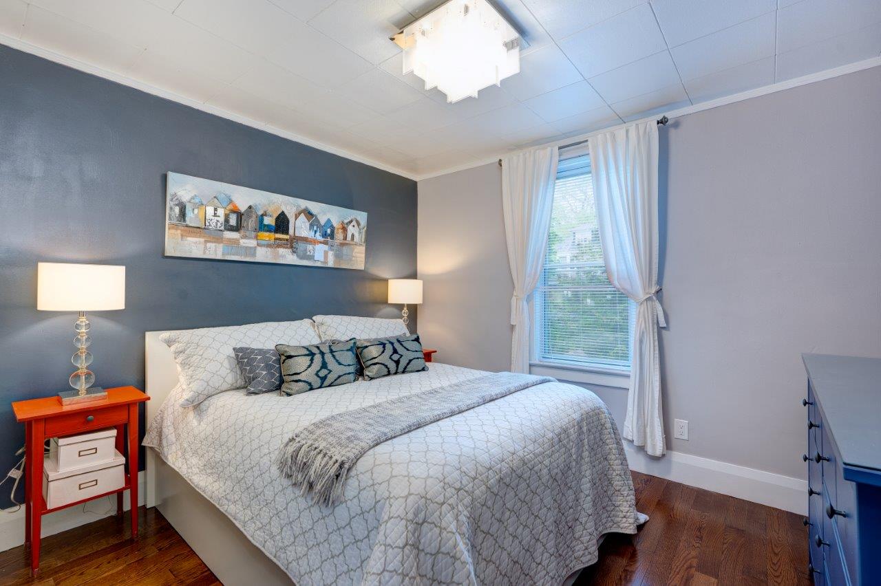 34 1/2 Victoria Park Ave
