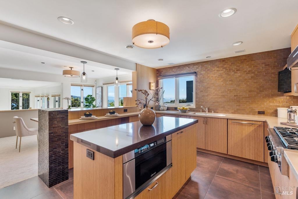 95 Bulkley Ave